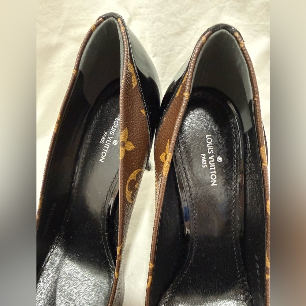 Louis Vuitton Cherie Pump - Picture 3 of 8